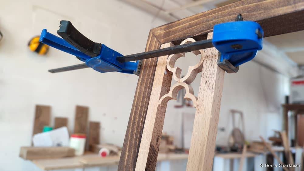 Gluing and clamping the lattice frame.